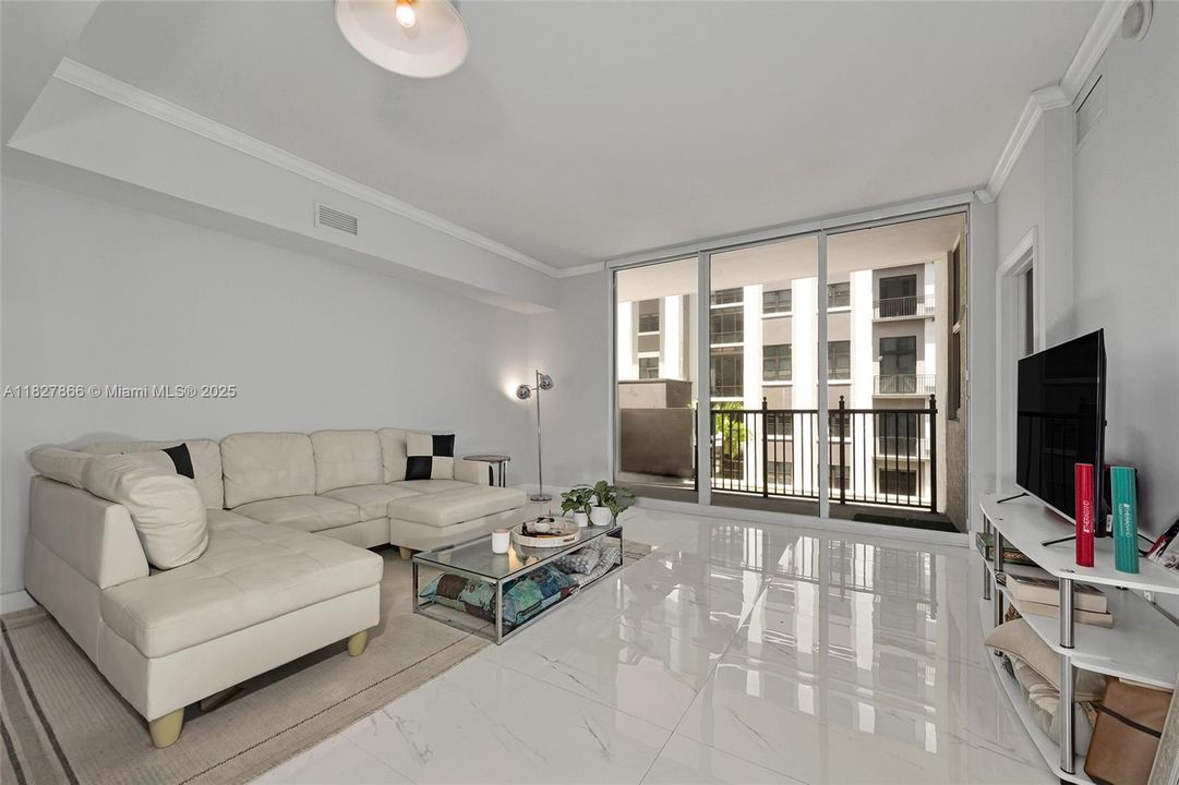 For Sale: $646,995 (2 beds, 2 baths, 990 Square Feet)