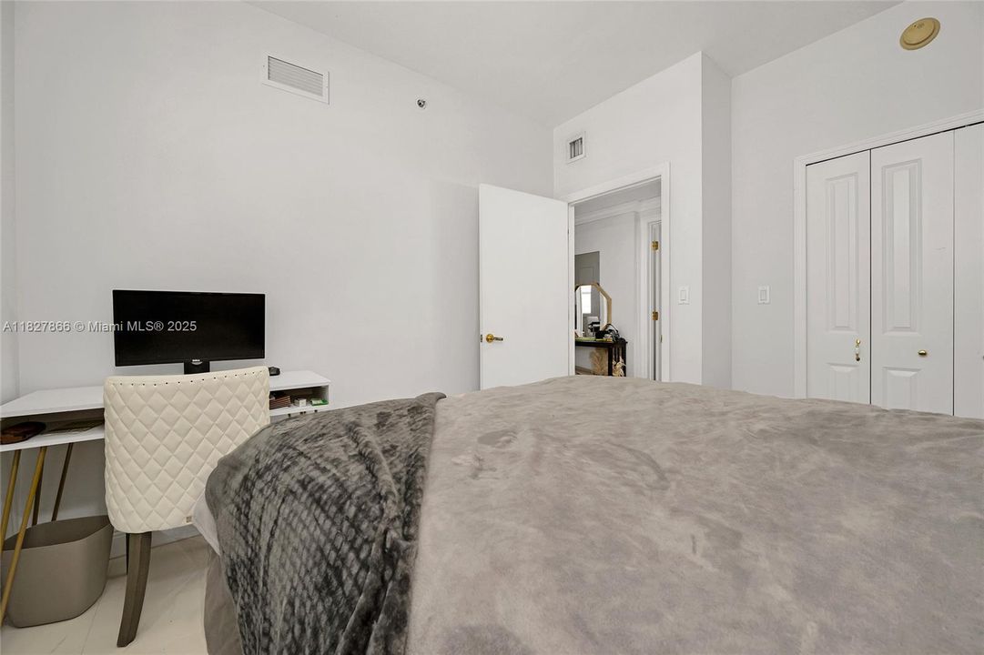 For Sale: $646,995 (2 beds, 2 baths, 990 Square Feet)