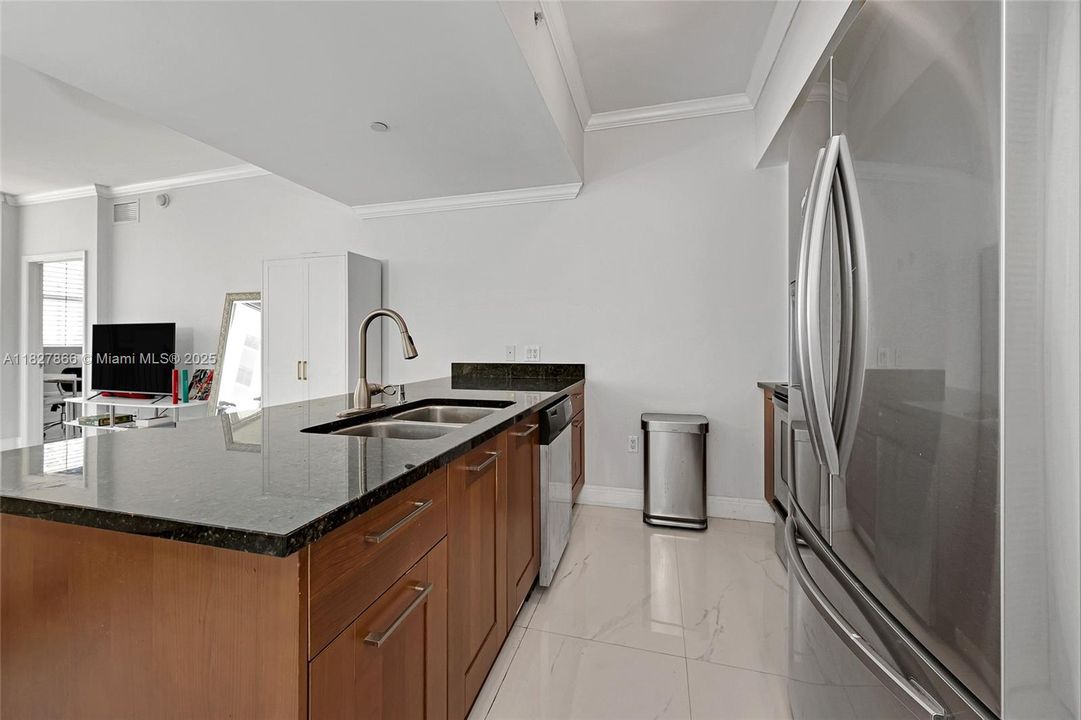 For Sale: $646,995 (2 beds, 2 baths, 990 Square Feet)