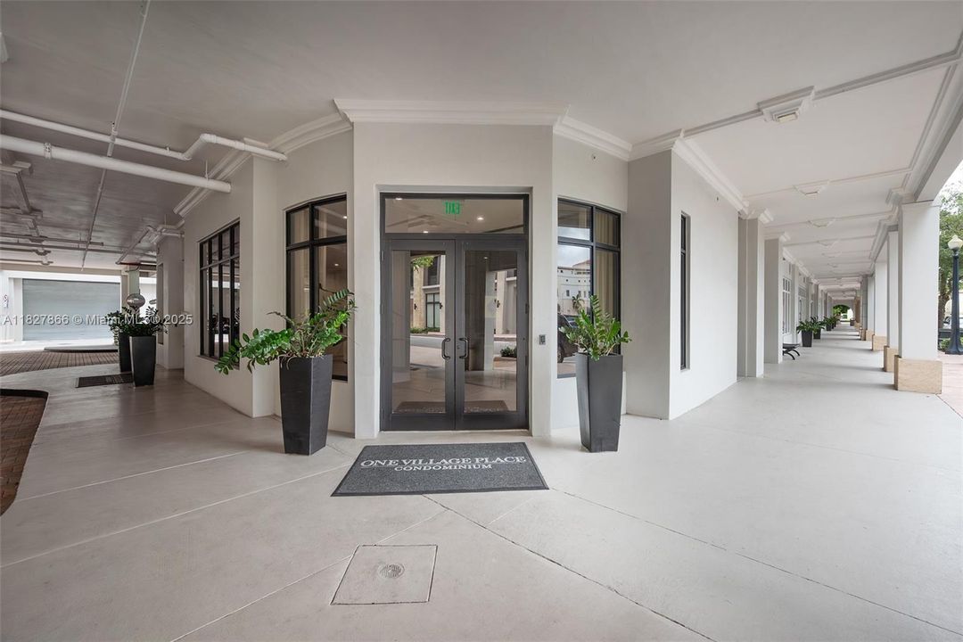 For Sale: $646,995 (2 beds, 2 baths, 990 Square Feet)