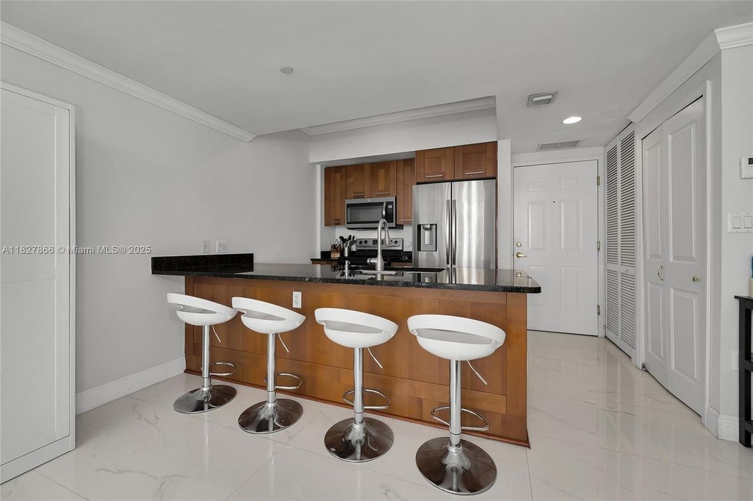 For Sale: $646,995 (2 beds, 2 baths, 990 Square Feet)