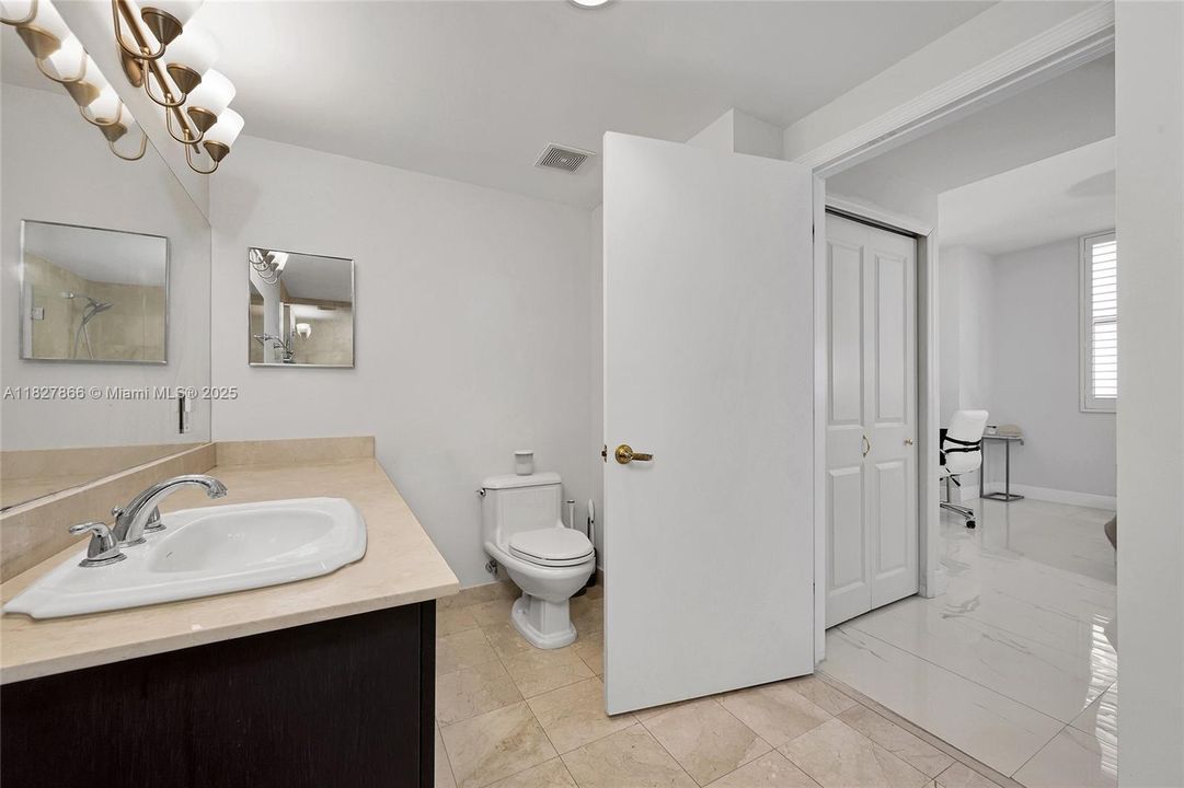 For Sale: $646,995 (2 beds, 2 baths, 990 Square Feet)