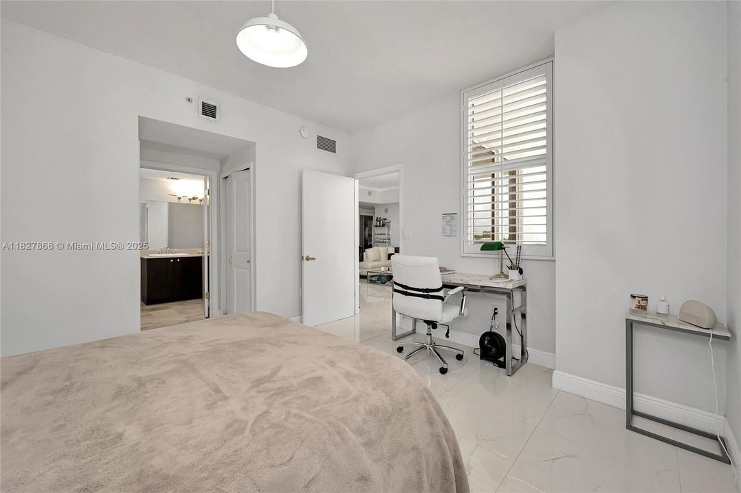 For Sale: $646,995 (2 beds, 2 baths, 990 Square Feet)