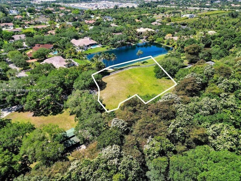 待售: $1,695,000 (1.64 acres)