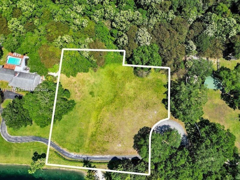 待售: $1,695,000 (1.64 acres)