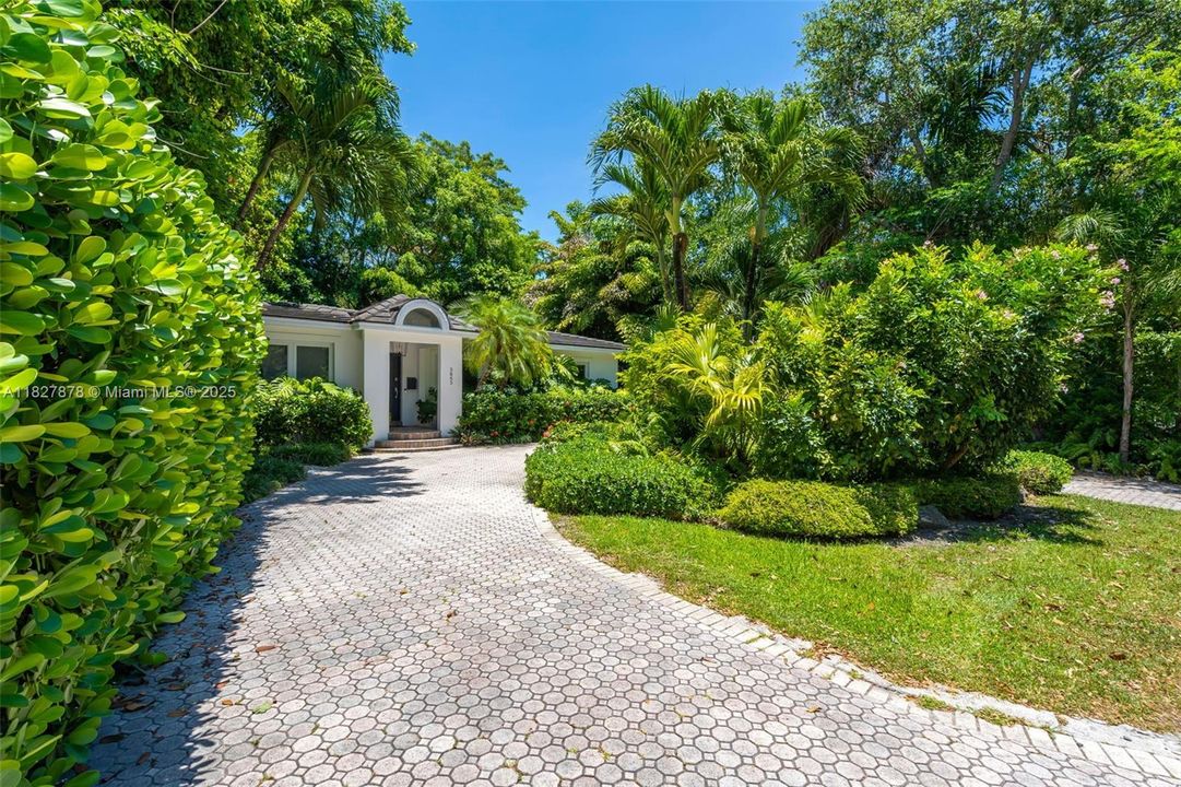 En Venta: $1,899,000 (3 camas, 2 baños, 2078 Pies cuadrados)