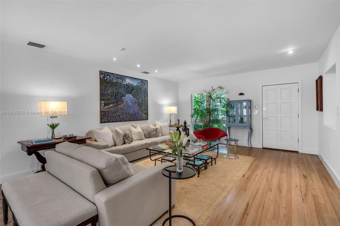 En Venta: $1,899,000 (3 camas, 2 baños, 2078 Pies cuadrados)