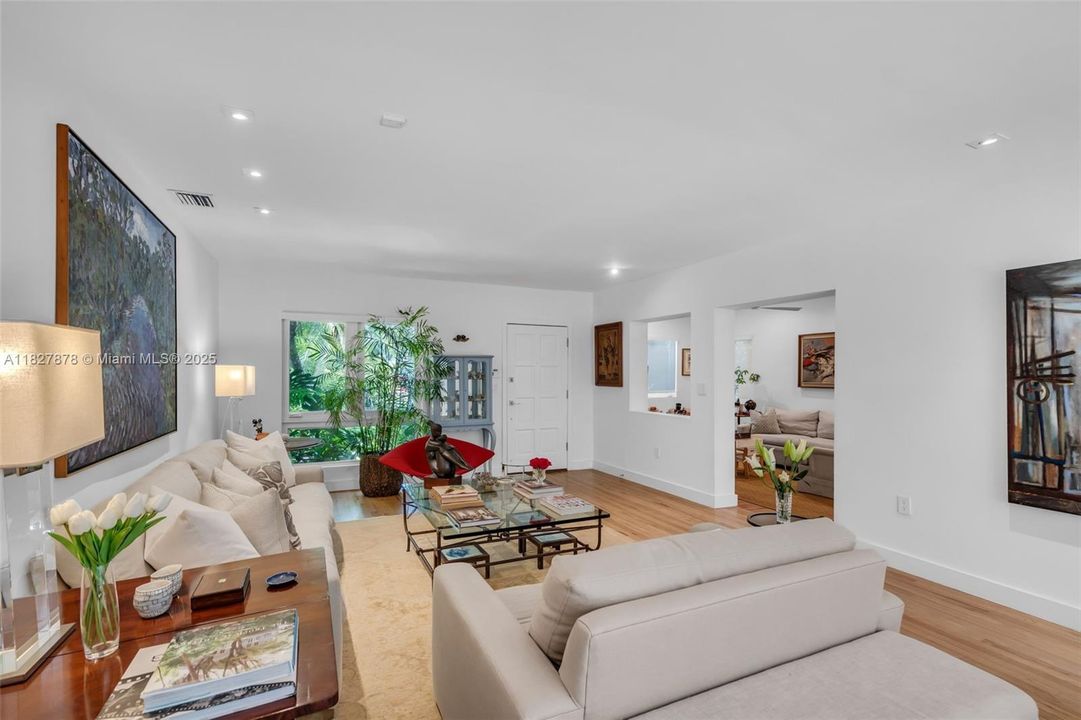 En Venta: $1,899,000 (3 camas, 2 baños, 2078 Pies cuadrados)