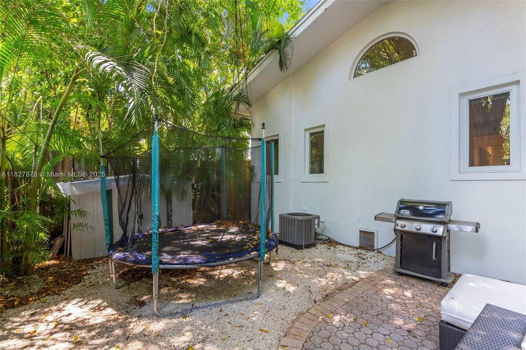 En Venta: $1,899,000 (3 camas, 2 baños, 2078 Pies cuadrados)