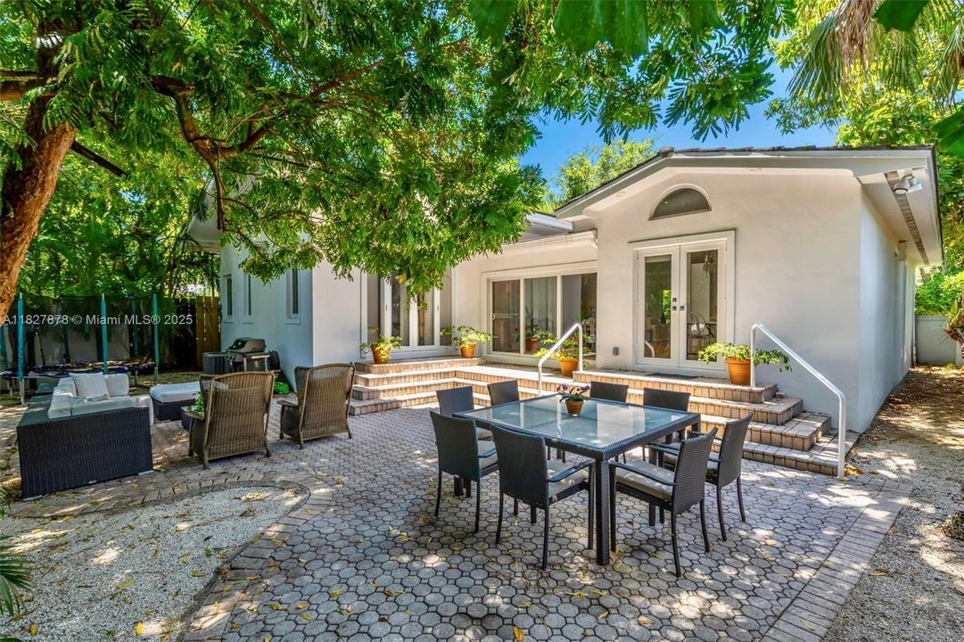 En Venta: $1,899,000 (3 camas, 2 baños, 2078 Pies cuadrados)