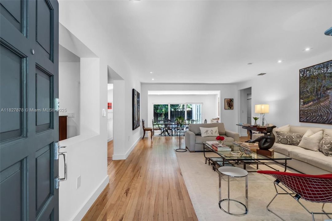 En Venta: $1,899,000 (3 camas, 2 baños, 2078 Pies cuadrados)