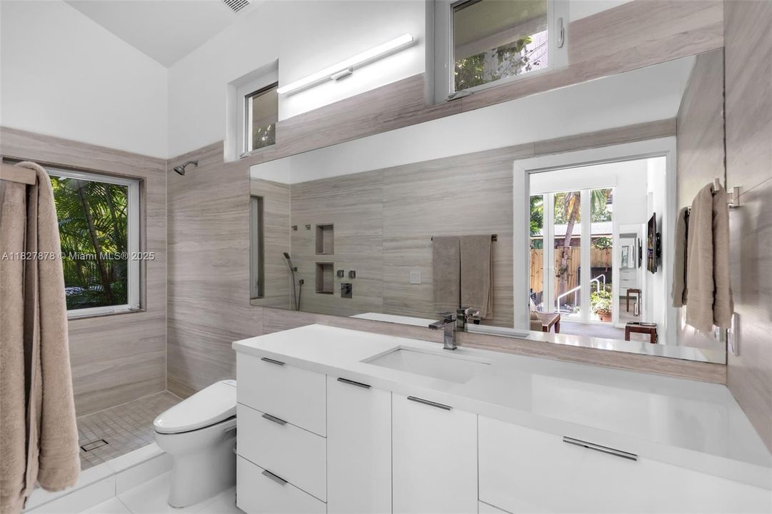 En Venta: $1,899,000 (3 camas, 2 baños, 2078 Pies cuadrados)