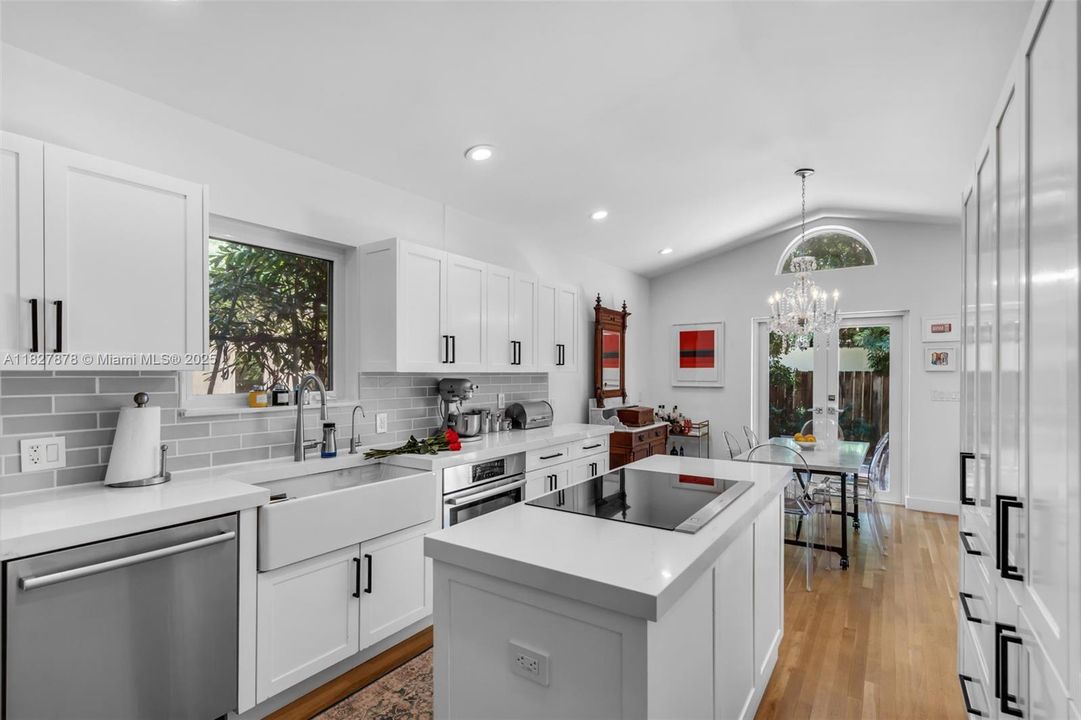 En Venta: $1,899,000 (3 camas, 2 baños, 2078 Pies cuadrados)