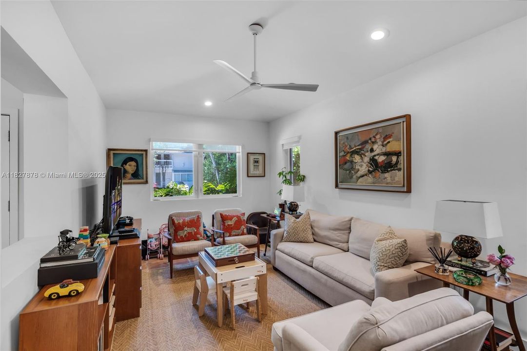 En Venta: $1,899,000 (3 camas, 2 baños, 2078 Pies cuadrados)