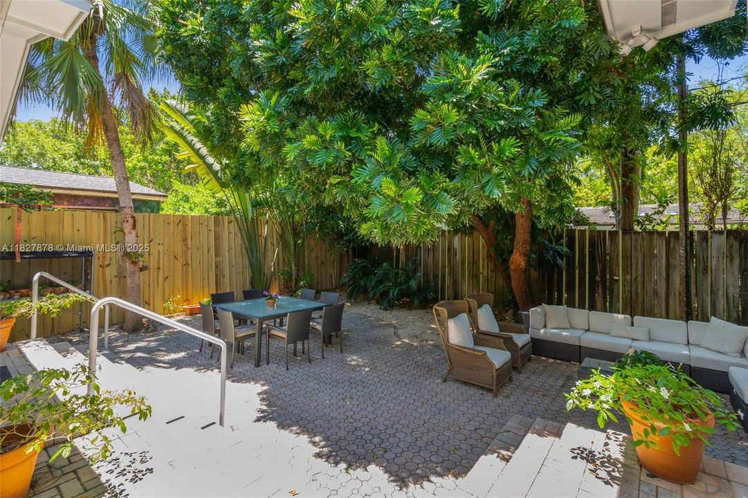 En Venta: $1,899,000 (3 camas, 2 baños, 2078 Pies cuadrados)