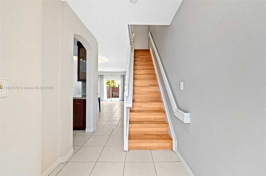 Недавно продано: $410,000 (2 спален, 2 ванн, 1090 Квадратных фут)