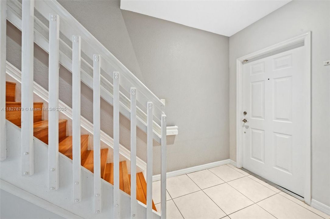 Недавно продано: $410,000 (2 спален, 2 ванн, 1090 Квадратных фут)