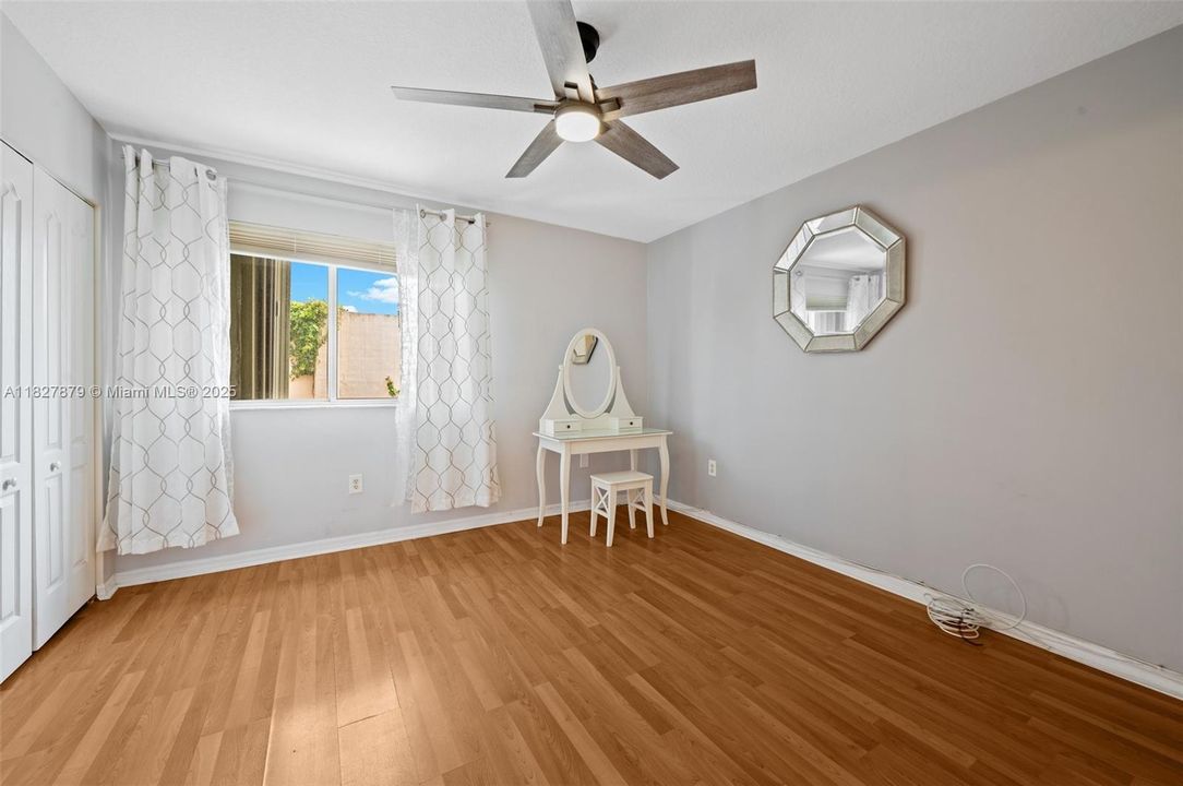 Недавно продано: $410,000 (2 спален, 2 ванн, 1090 Квадратных фут)