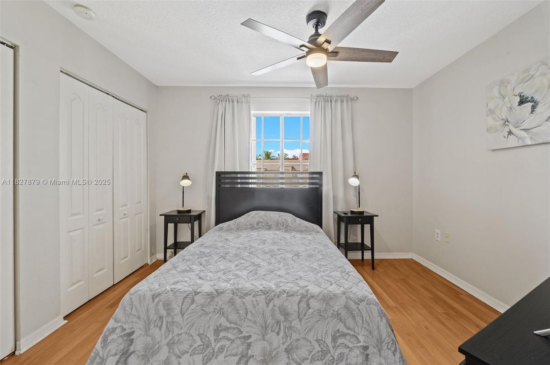 Недавно продано: $410,000 (2 спален, 2 ванн, 1090 Квадратных фут)