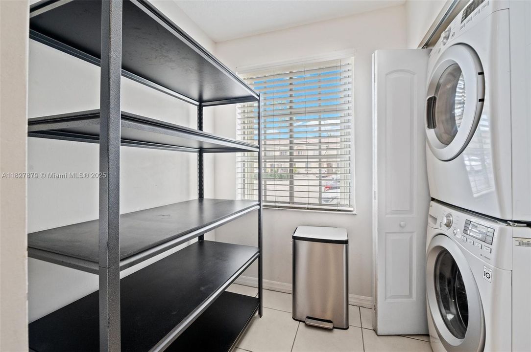 Недавно продано: $410,000 (2 спален, 2 ванн, 1090 Квадратных фут)