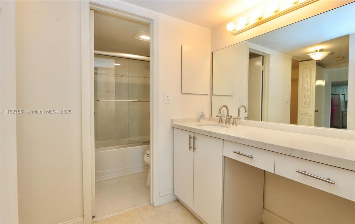 En Venta: $218,000 (2 camas, 2 baños, 994 Pies cuadrados)