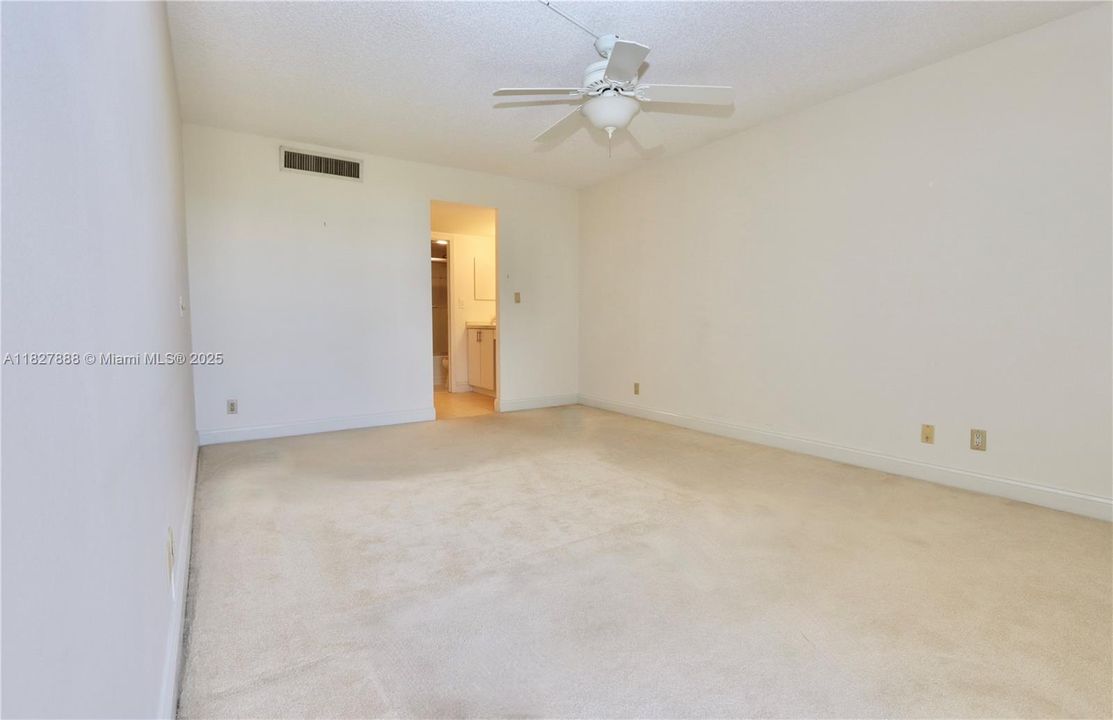 En Venta: $218,000 (2 camas, 2 baños, 994 Pies cuadrados)