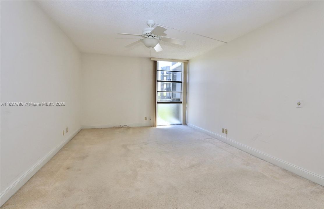 En Venta: $218,000 (2 camas, 2 baños, 994 Pies cuadrados)