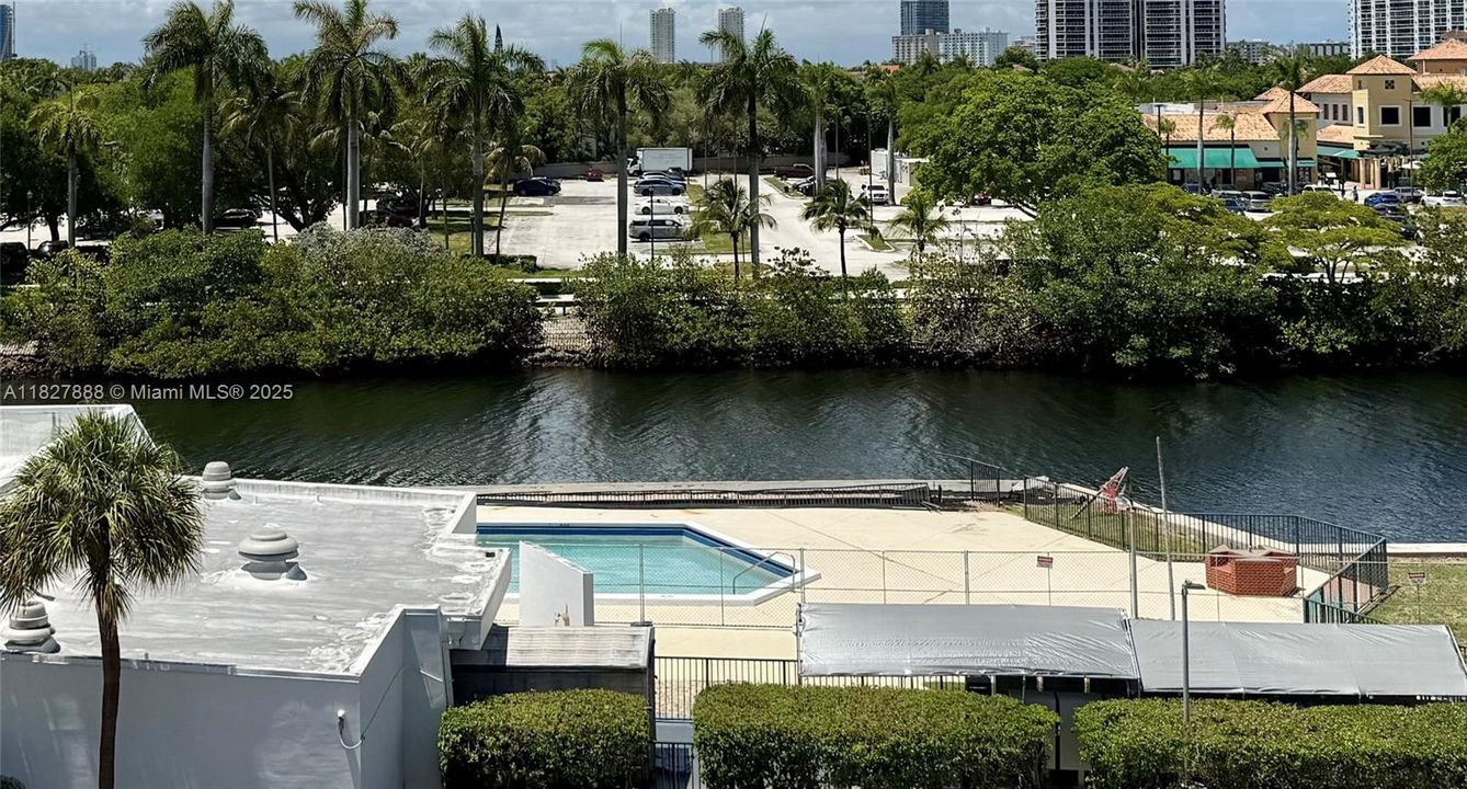 En Venta: $218,000 (2 camas, 2 baños, 994 Pies cuadrados)