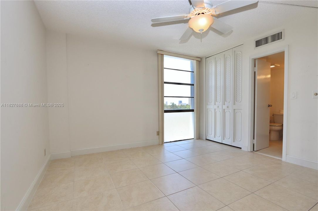 En Venta: $218,000 (2 camas, 2 baños, 994 Pies cuadrados)