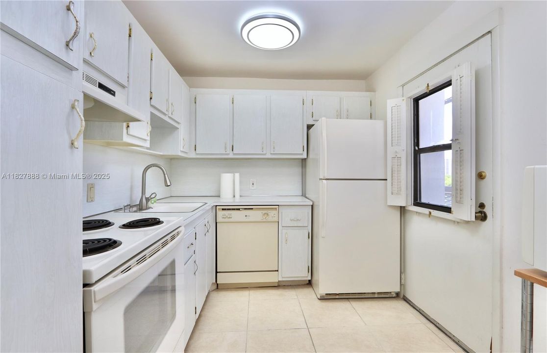 En Venta: $218,000 (2 camas, 2 baños, 994 Pies cuadrados)