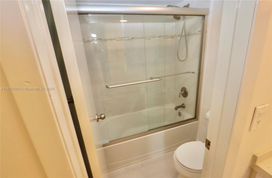 En Venta: $218,000 (2 camas, 2 baños, 994 Pies cuadrados)