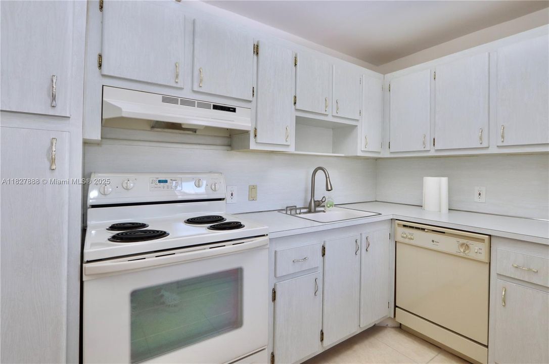 En Venta: $218,000 (2 camas, 2 baños, 994 Pies cuadrados)