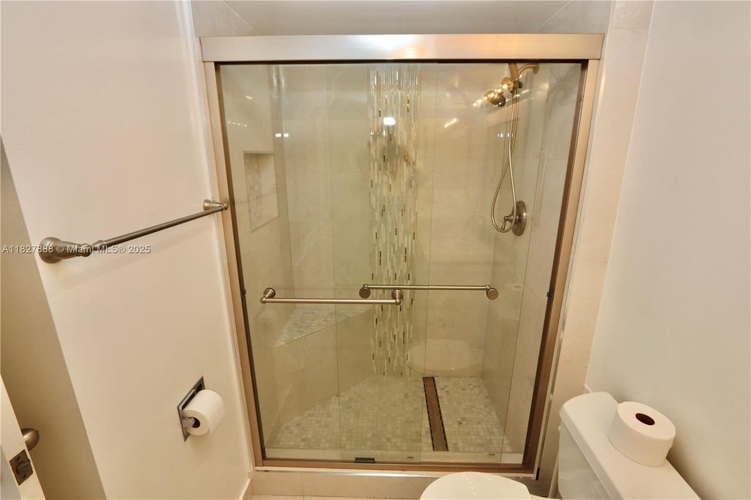 En Venta: $218,000 (2 camas, 2 baños, 994 Pies cuadrados)