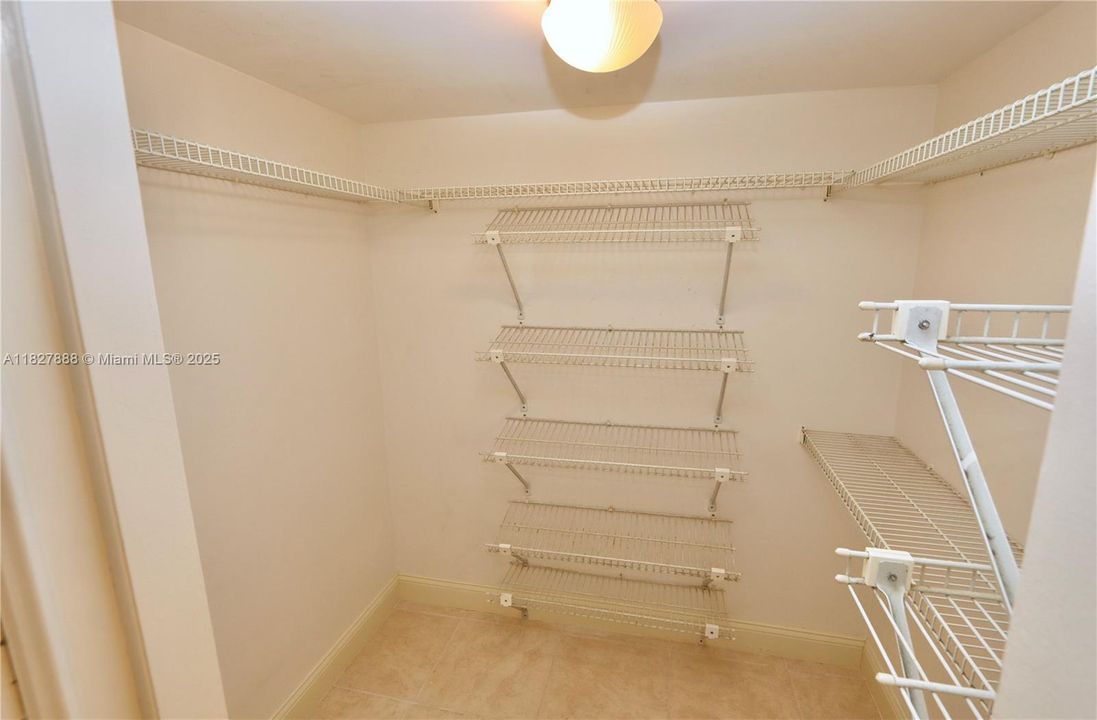 En Venta: $218,000 (2 camas, 2 baños, 994 Pies cuadrados)