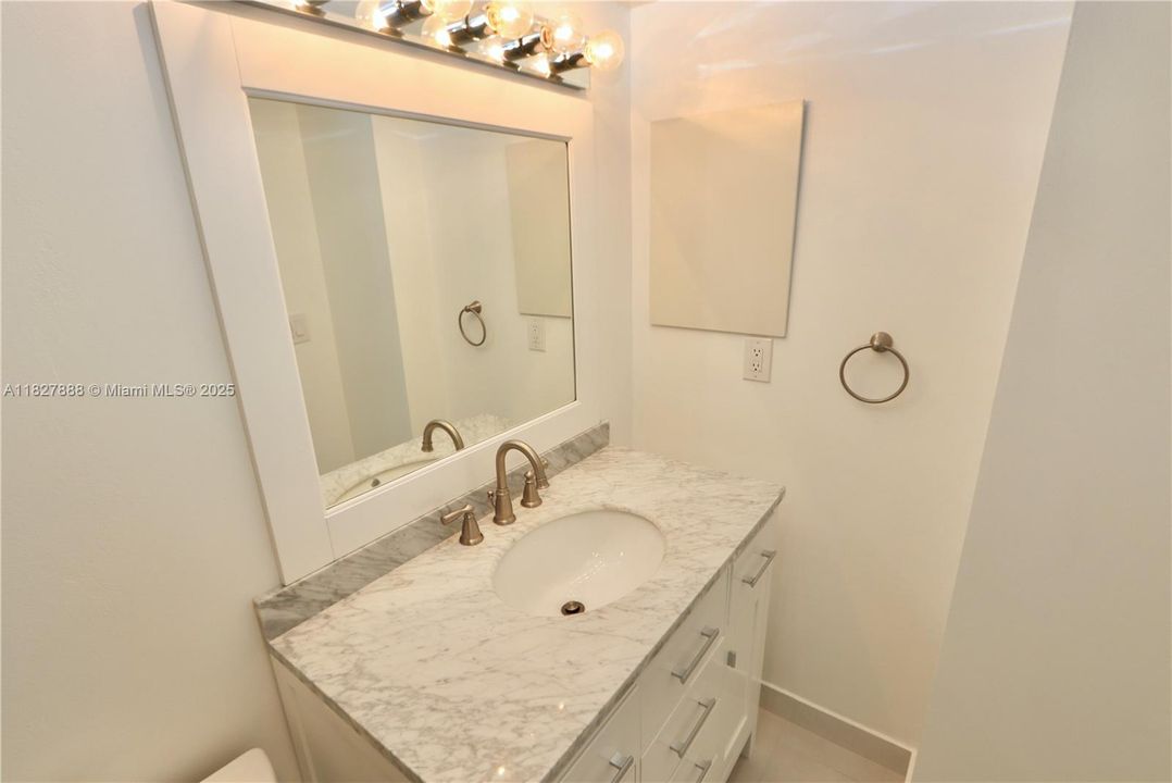 En Venta: $218,000 (2 camas, 2 baños, 994 Pies cuadrados)