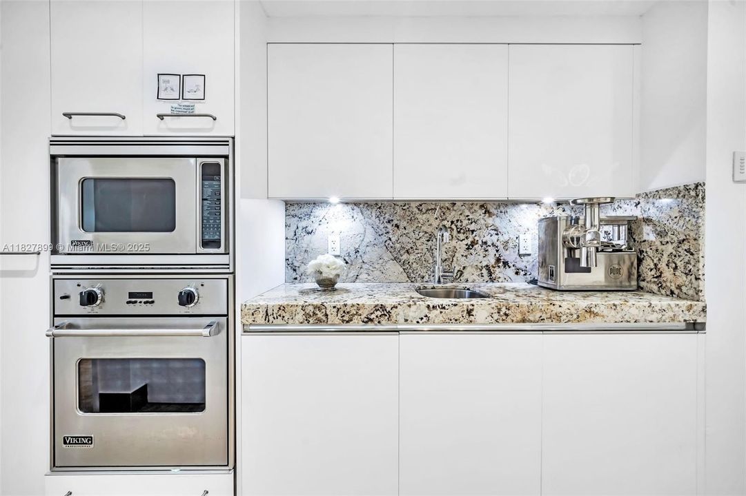 For Sale: $6,490,000 (3 beds, 4 baths, 3227 Square Feet)