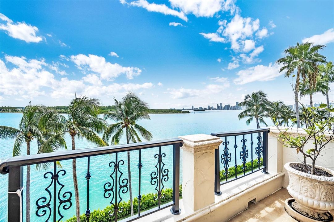 For Sale: $6,490,000 (3 beds, 4 baths, 3227 Square Feet)