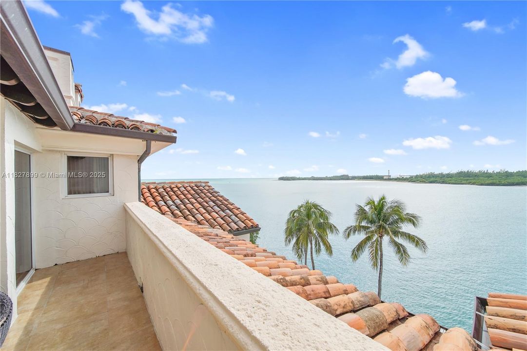 For Sale: $6,490,000 (3 beds, 4 baths, 3227 Square Feet)