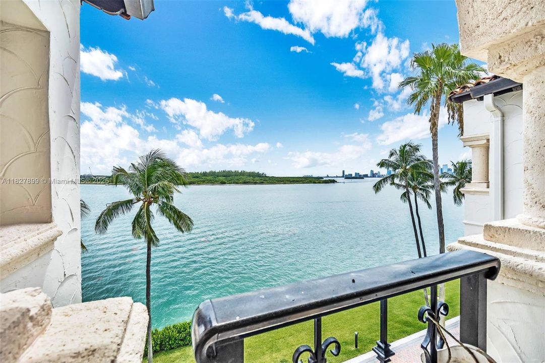 For Sale: $6,490,000 (3 beds, 4 baths, 3227 Square Feet)