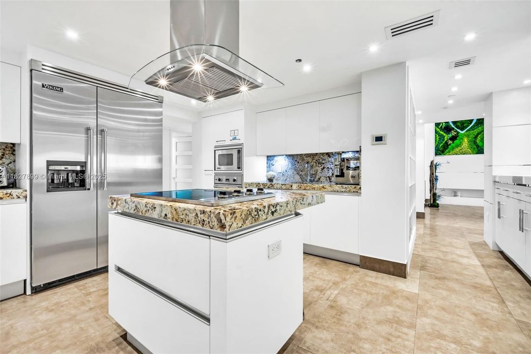 For Sale: $6,490,000 (3 beds, 4 baths, 3227 Square Feet)