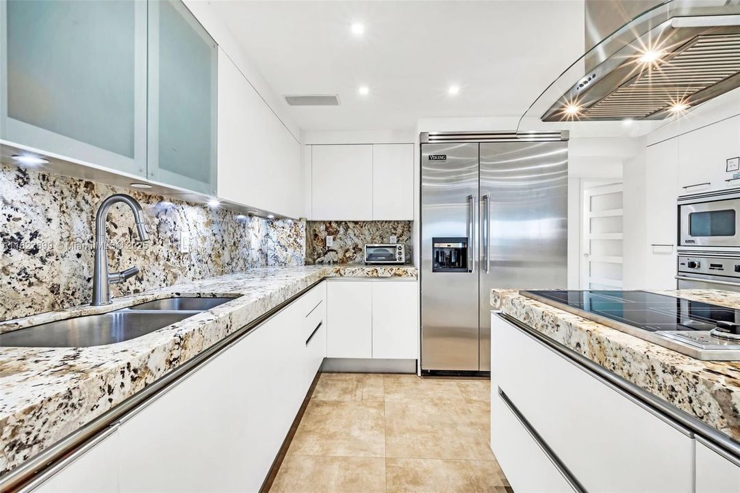 For Sale: $6,490,000 (3 beds, 4 baths, 3227 Square Feet)