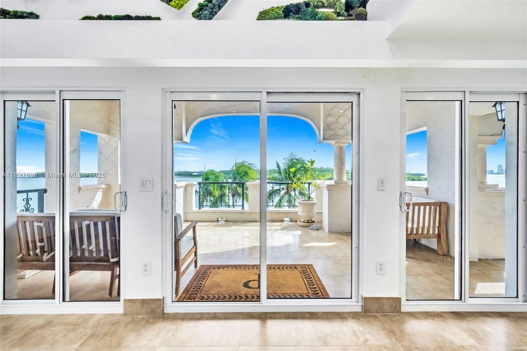 For Sale: $6,490,000 (3 beds, 4 baths, 3227 Square Feet)