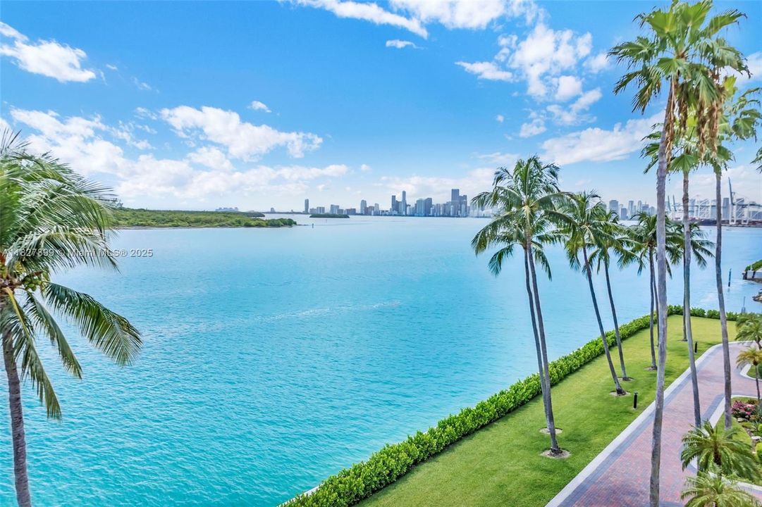 For Sale: $6,490,000 (3 beds, 4 baths, 3227 Square Feet)