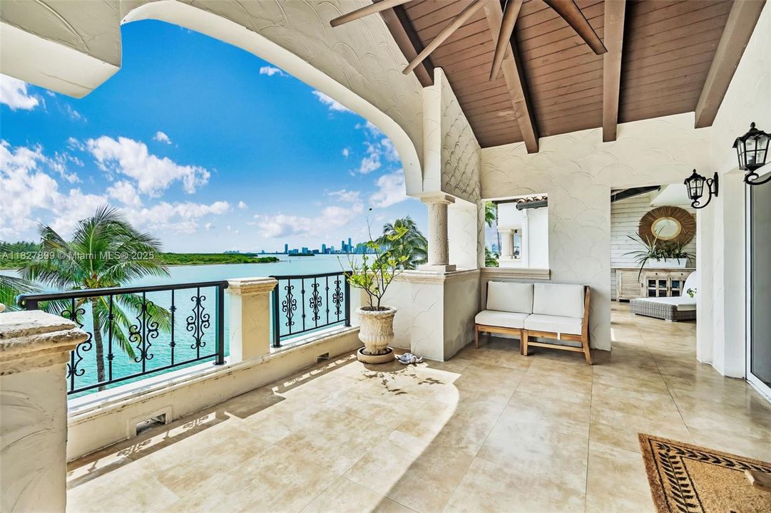 For Sale: $6,490,000 (3 beds, 4 baths, 3227 Square Feet)