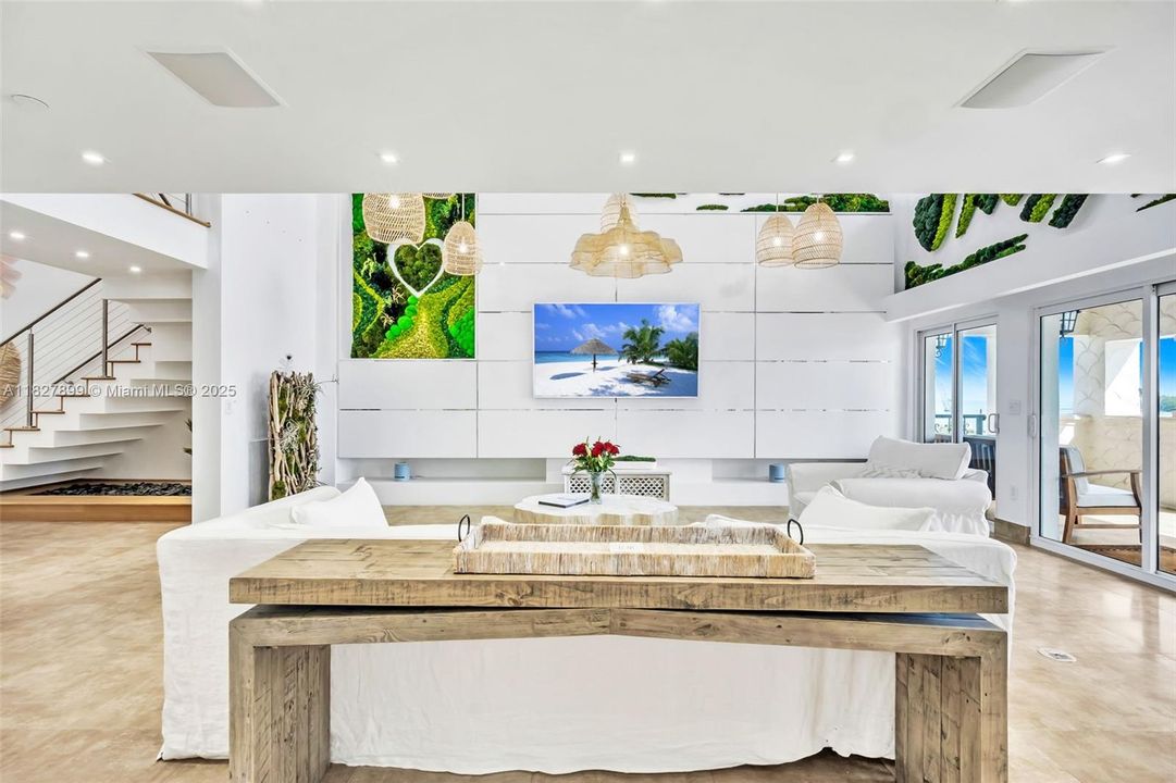 For Sale: $6,490,000 (3 beds, 4 baths, 3227 Square Feet)