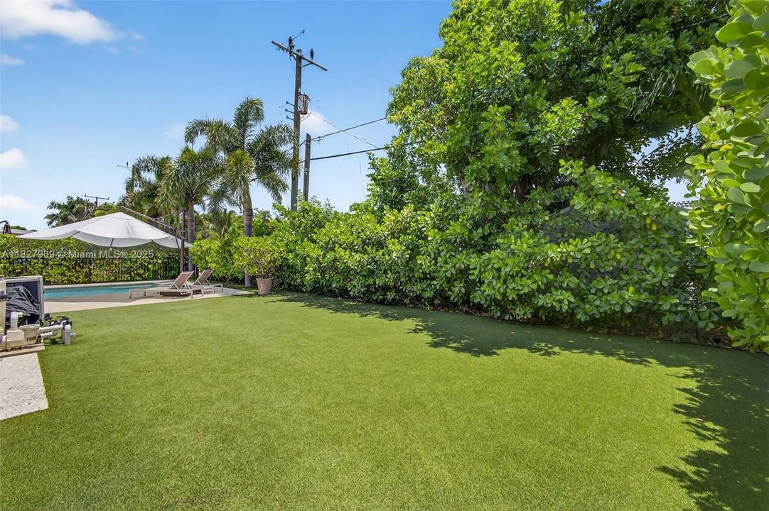 最近售出: $1,194,000 (3 贝兹, 2 浴室, 1257 平方英尺)