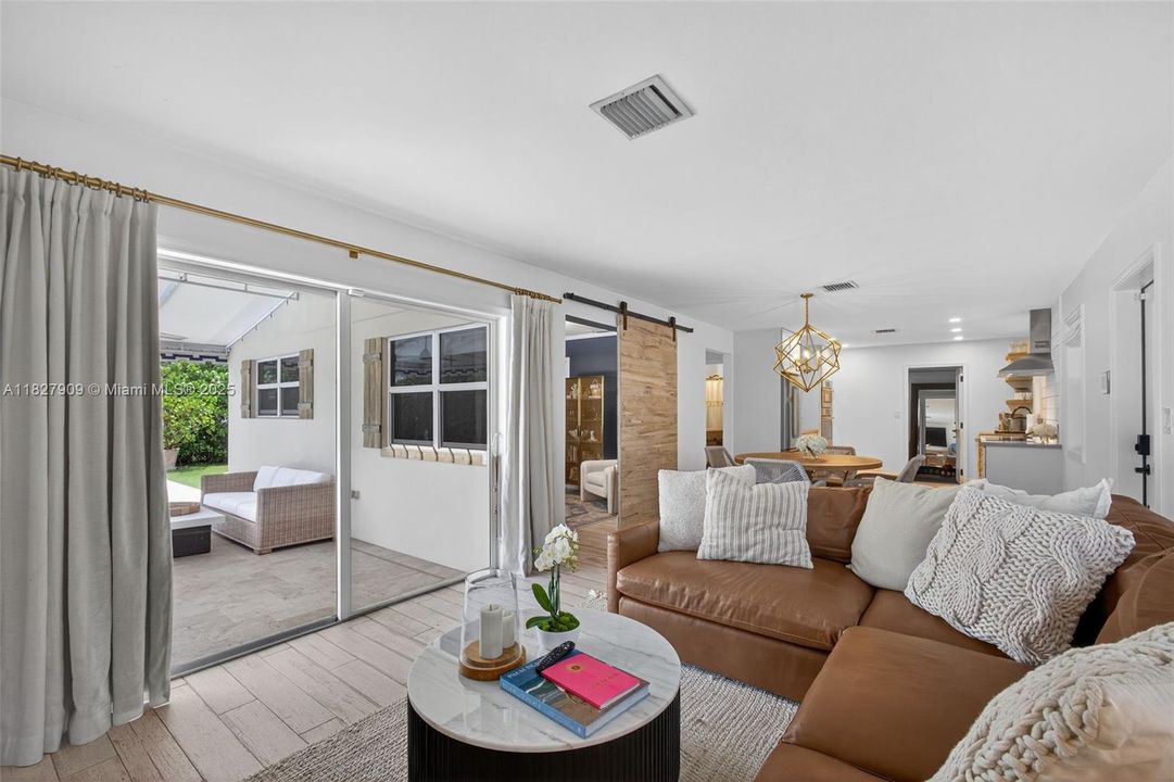 最近售出: $1,194,000 (3 贝兹, 2 浴室, 1257 平方英尺)