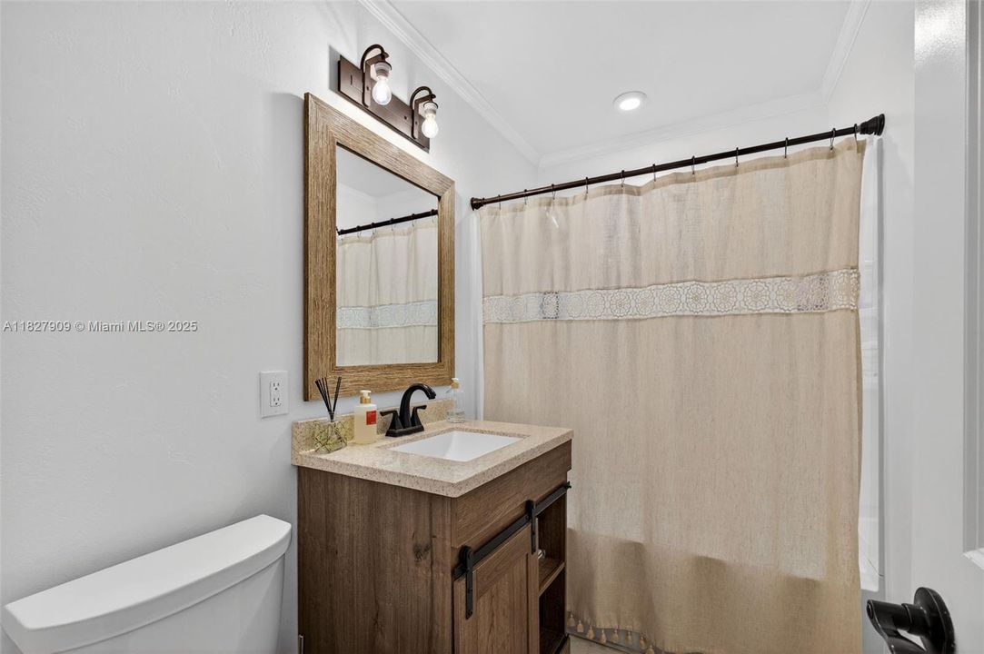 最近售出: $1,194,000 (3 贝兹, 2 浴室, 1257 平方英尺)