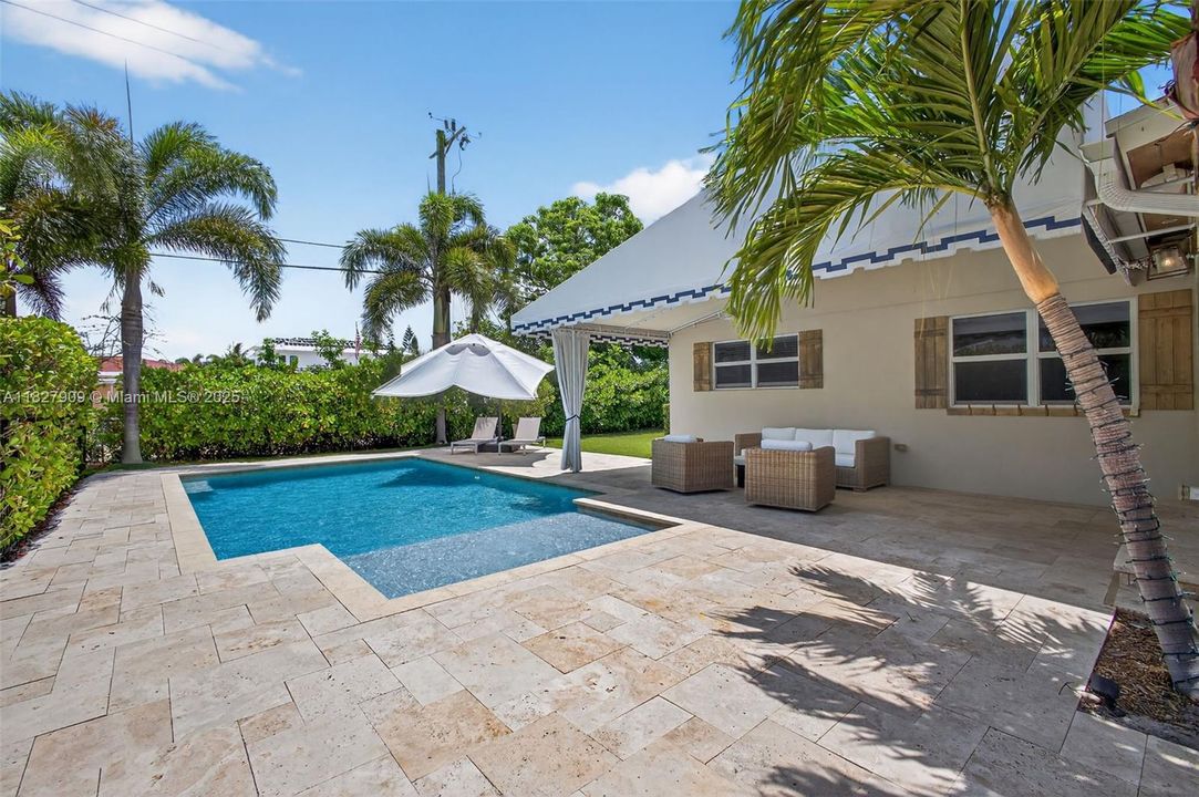 最近售出: $1,194,000 (3 贝兹, 2 浴室, 1257 平方英尺)