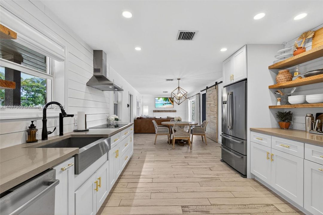 最近售出: $1,194,000 (3 贝兹, 2 浴室, 1257 平方英尺)